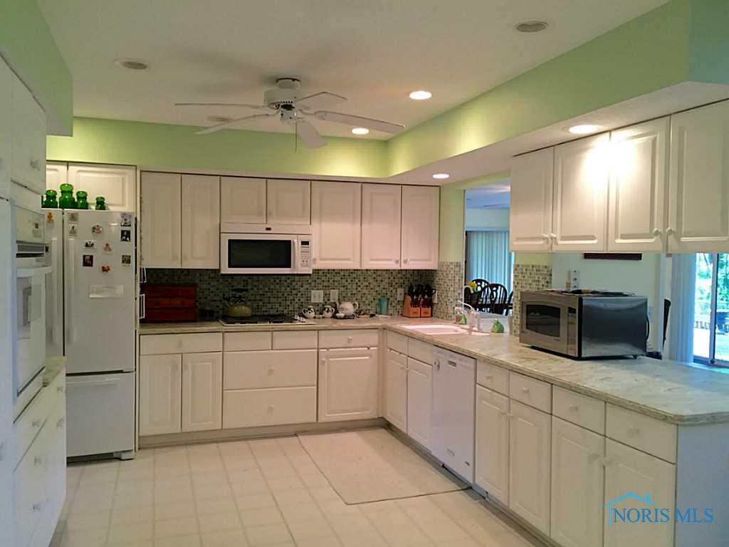 10906 Ramm Road Whitehouse, OH 43571 - Photo 6 of 18 Kitchen.