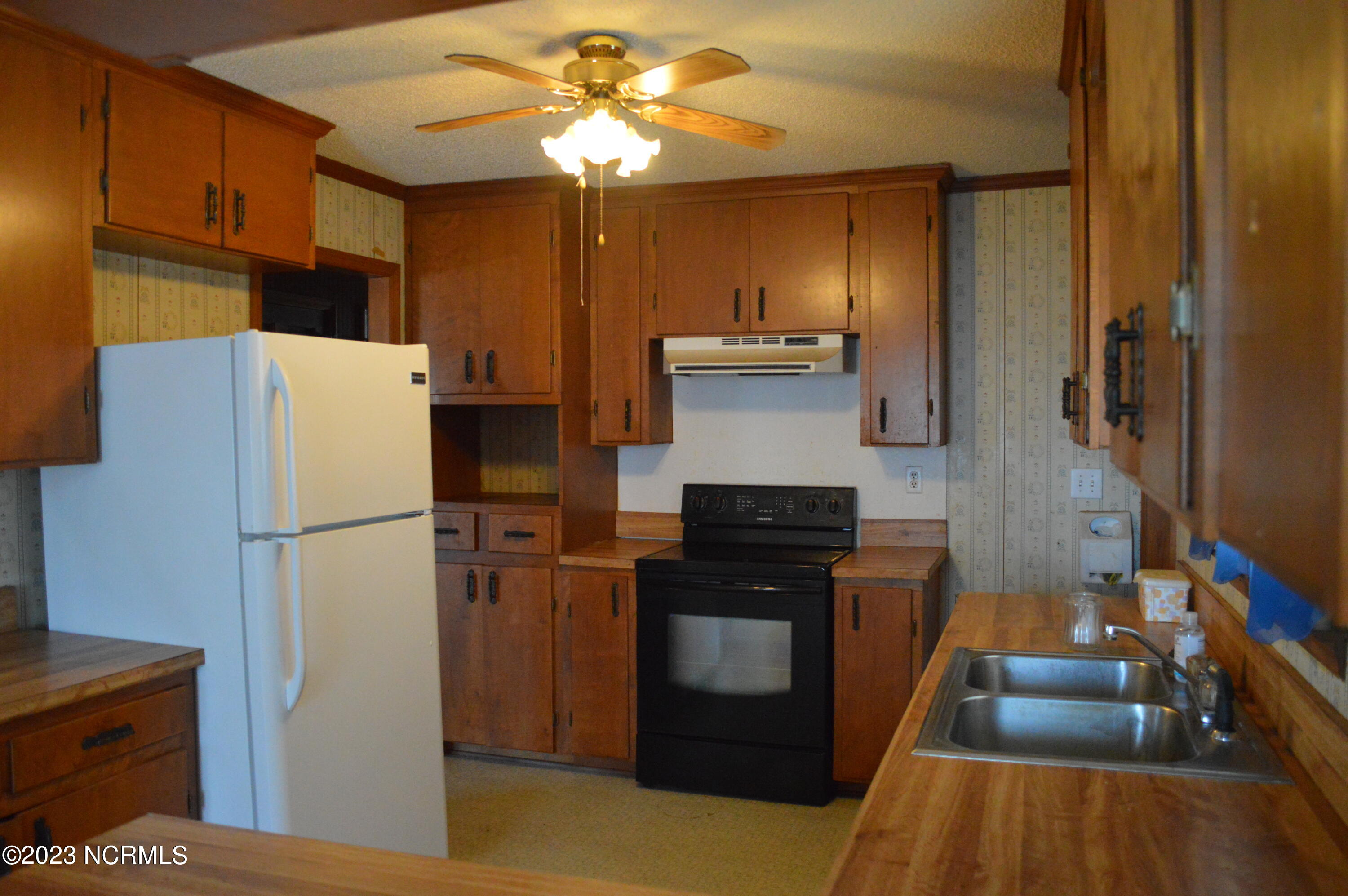3904 West Darden Road Clinton, NC 28328 - Photo 16 of 18 DSC_0195