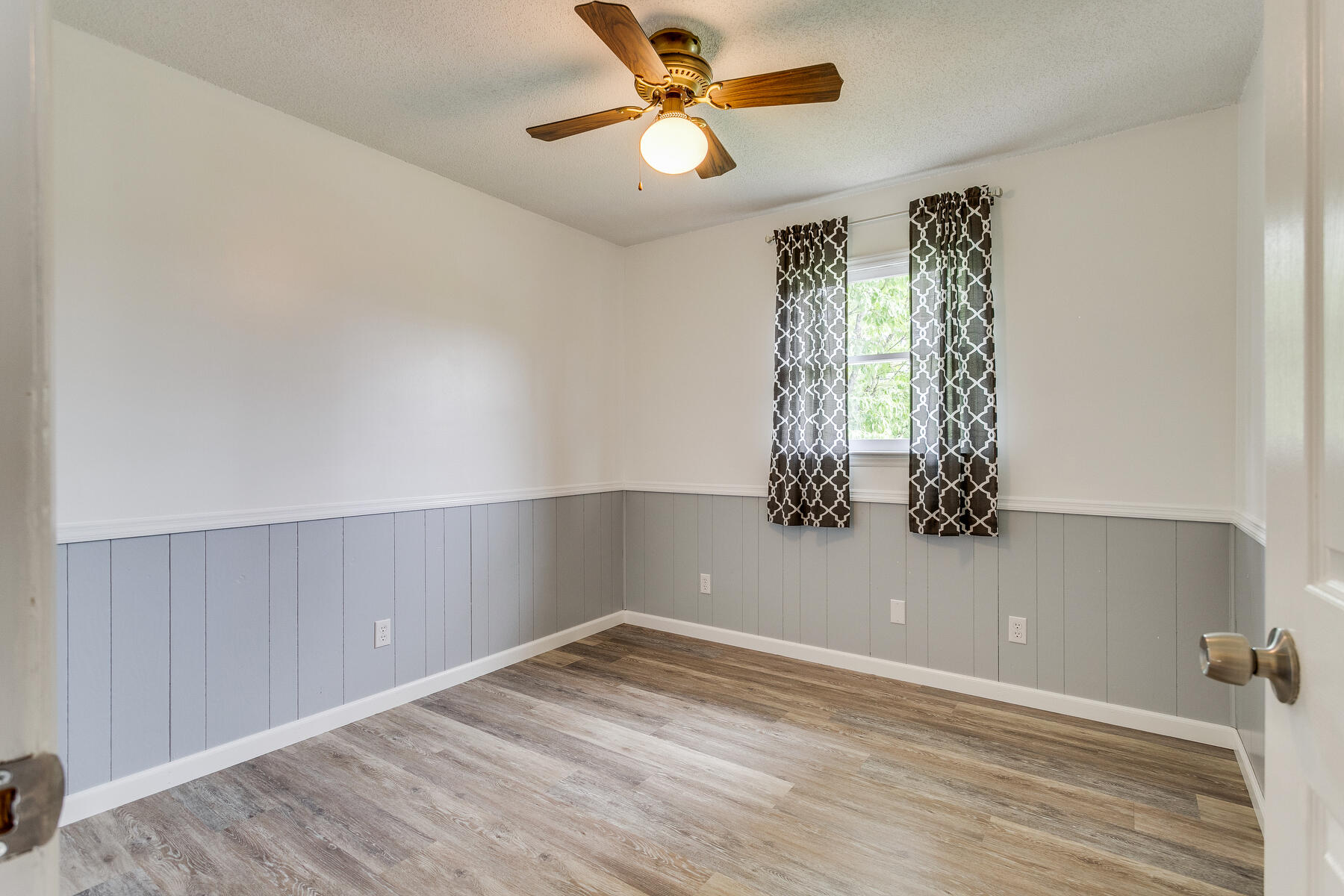 324 Berry Hill Road Elizabethton, TN 37643 - Photo 23 of 38 023
