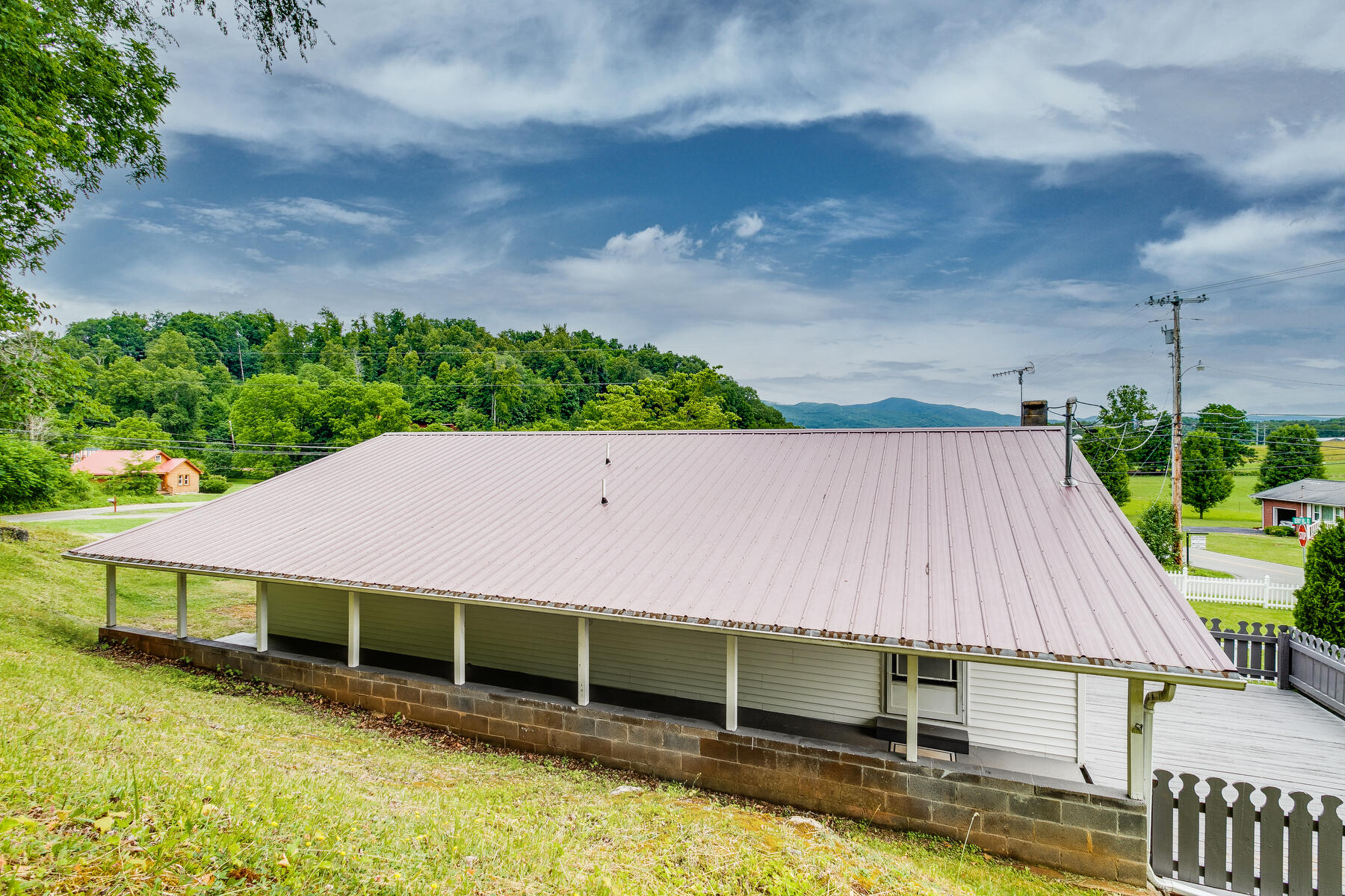 324 Berry Hill Road Elizabethton, TN 37643 - Photo 26 of 38 026