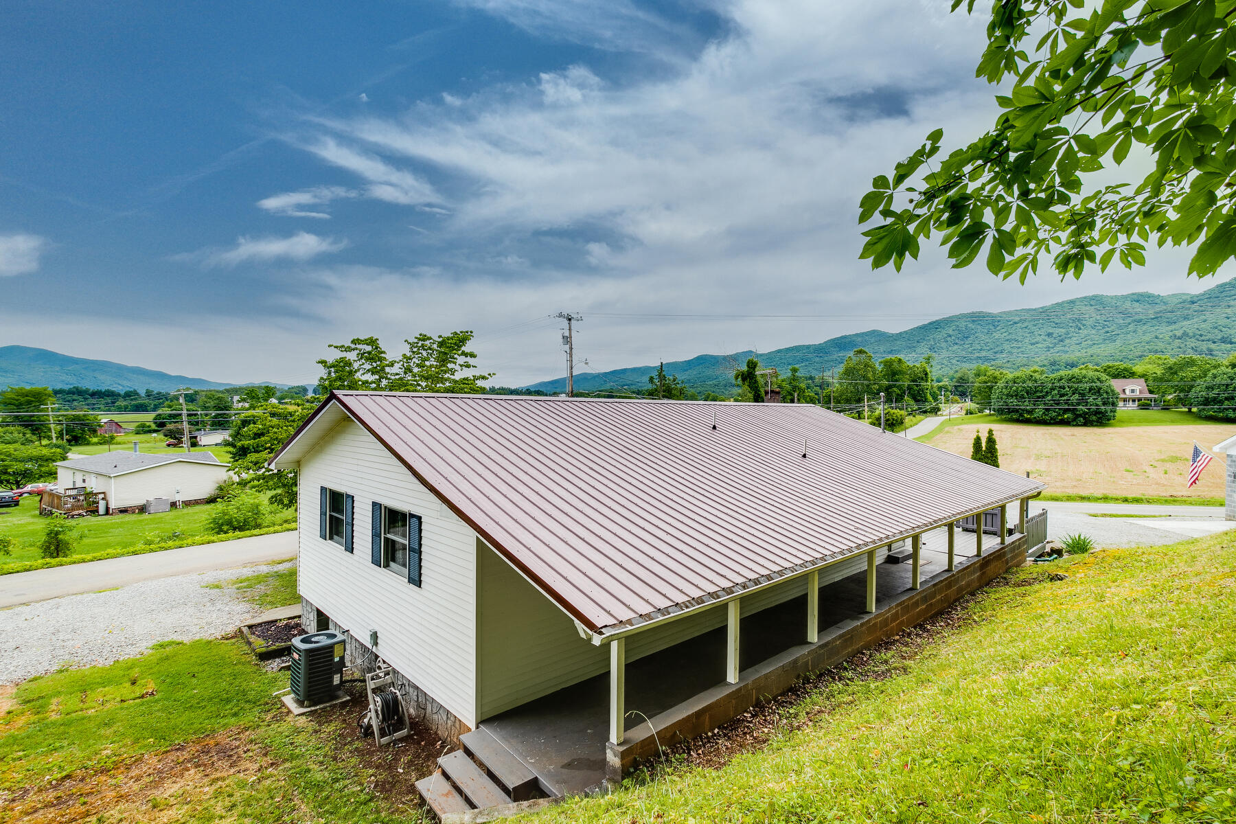 324 Berry Hill Road Elizabethton, TN 37643 - Photo 27 of 38 027