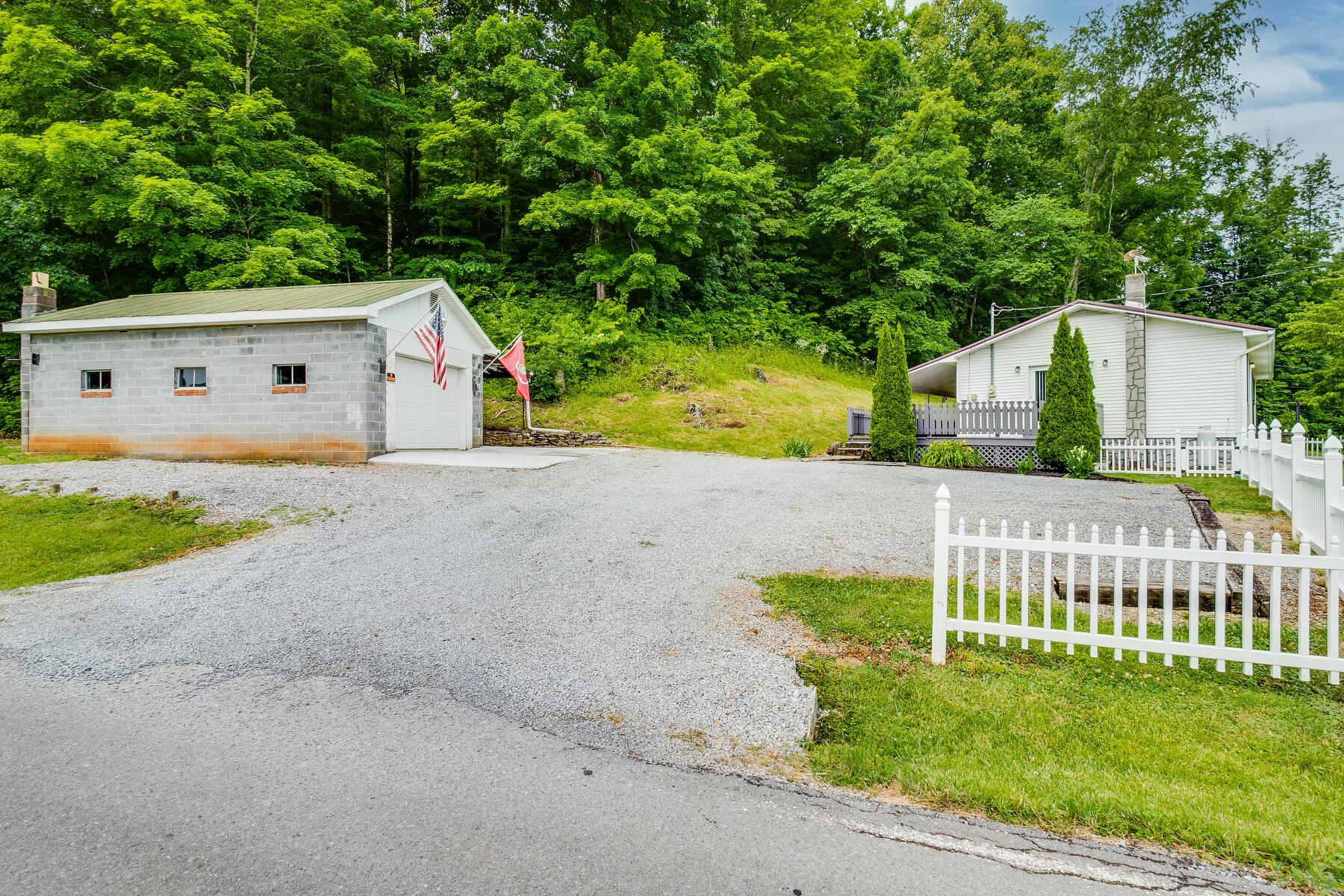 324 Berry Hill Road Elizabethton, TN 37643 - Photo 31 of 38 031