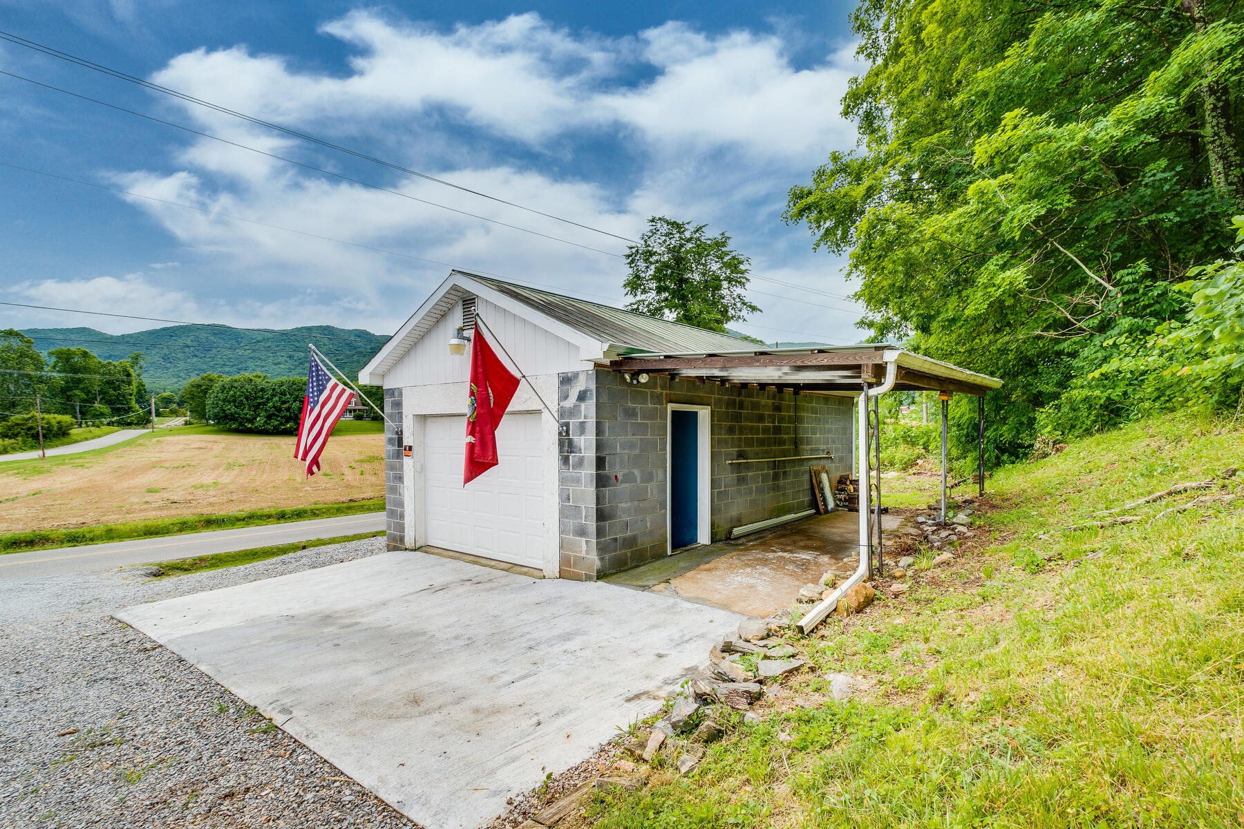 324 Berry Hill Road Elizabethton, TN 37643 - Photo 32 of 38 032