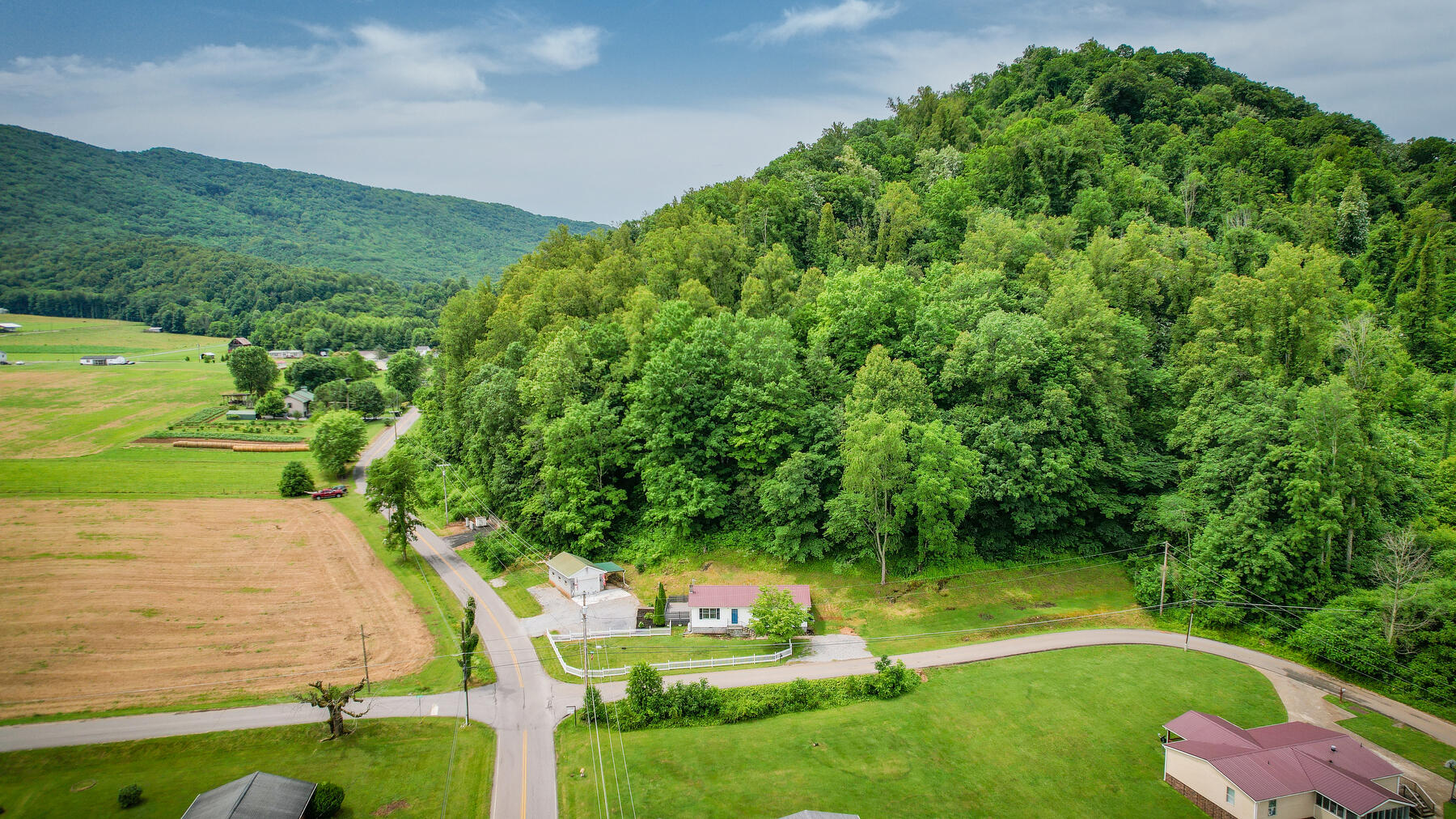 324 Berry Hill Road Elizabethton, TN 37643 - Photo 35 of 38 102