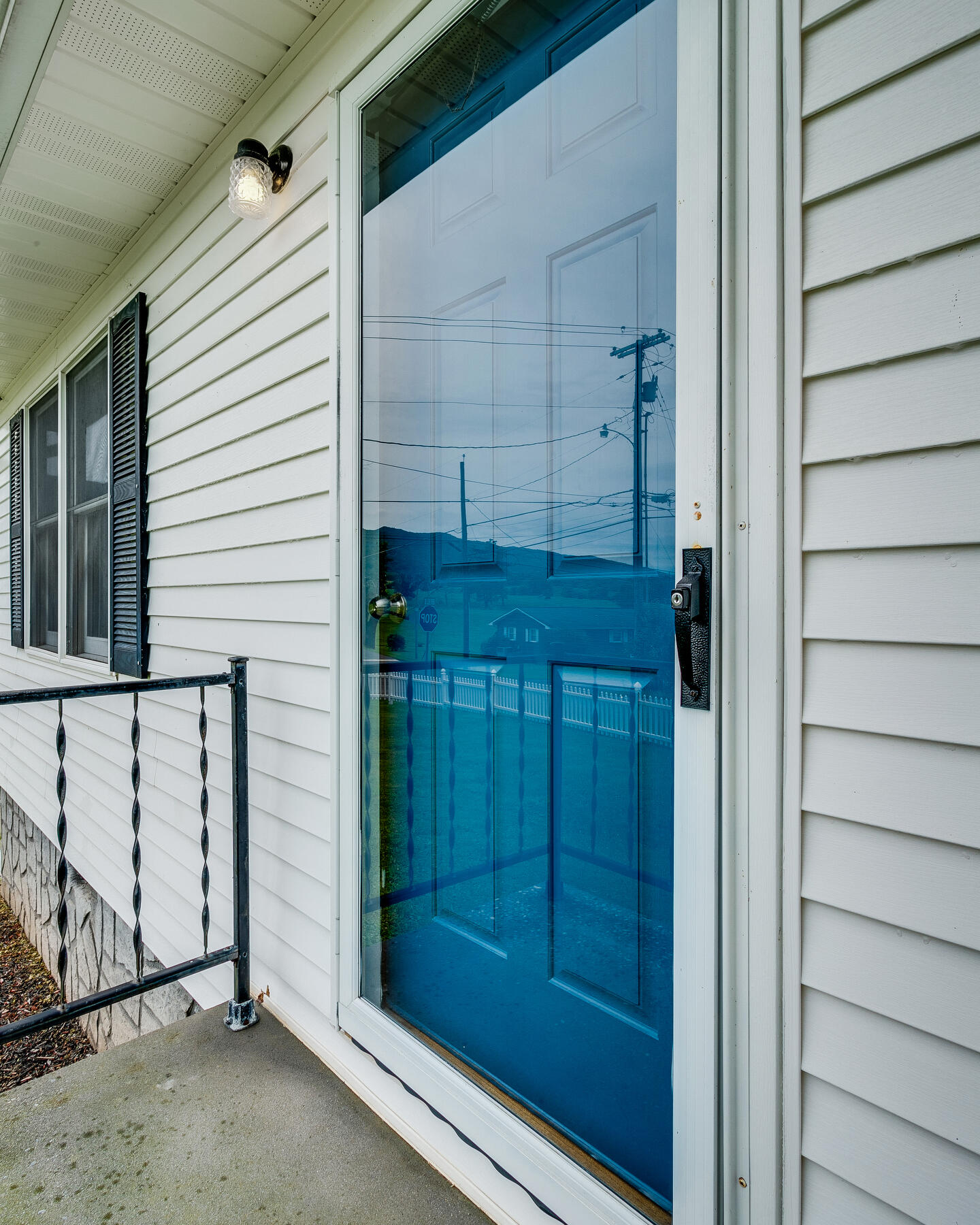 324 Berry Hill Road Elizabethton, TN 37643 - Photo 4 of 38 004