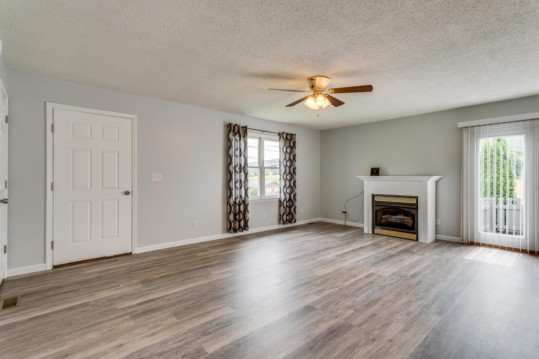 324 Berry Hill Road Elizabethton, TN 37643 - Photo 6 of 38 006