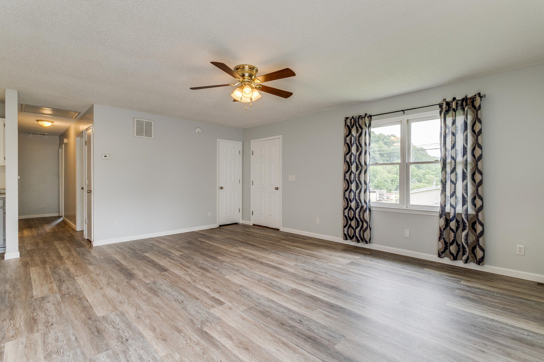 324 Berry Hill Road Elizabethton, TN 37643 - Photo 7 of 38 007