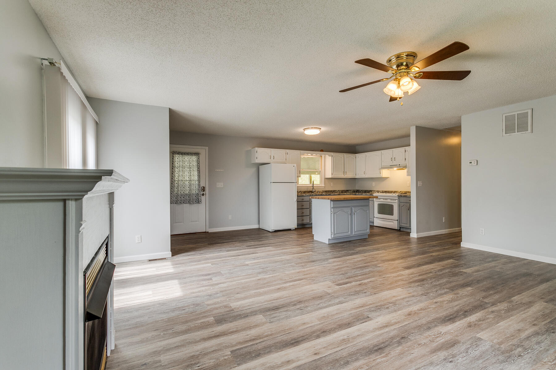 324 Berry Hill Road Elizabethton, TN 37643 - Photo 8 of 38 008