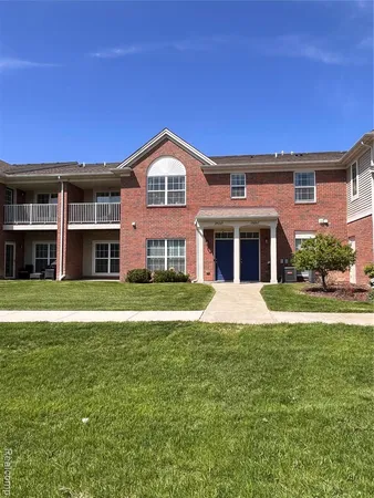 $235,000 | 28263 South Pointe Lane, Unit 284, New Baltimore, MI 48051
