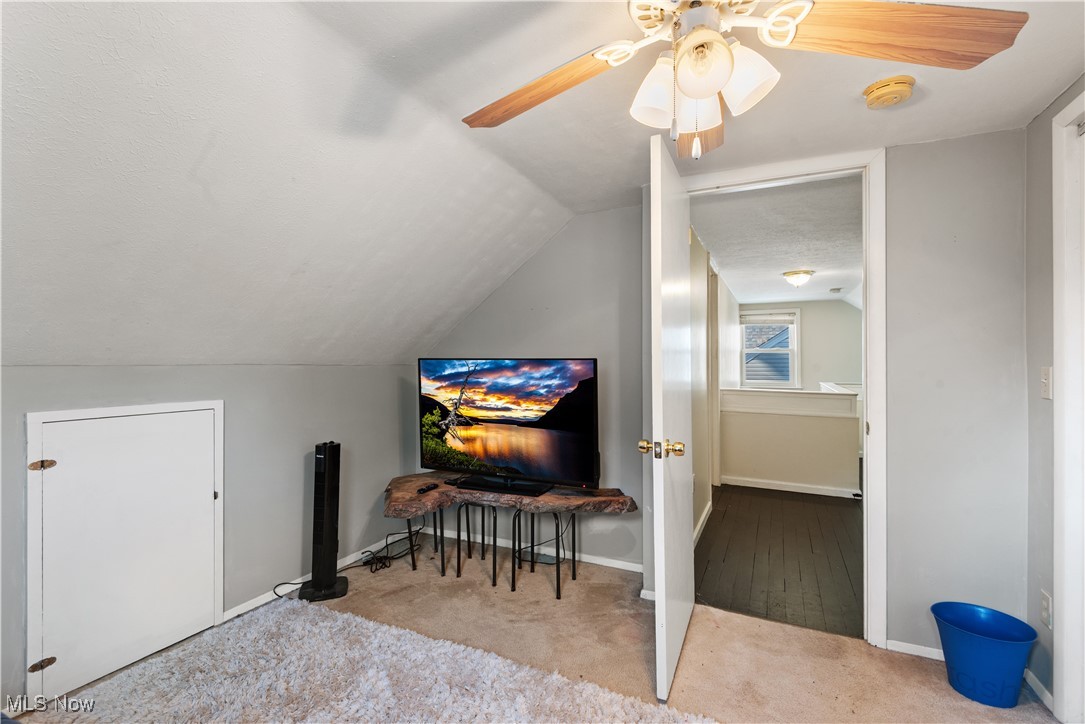 1271 Lander Road Cleveland, OH 44124 - Photo 23 of 37 4th bedroom/flex space can be used as a bedroom, TV/den or home office.