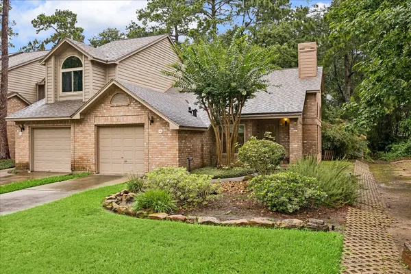 $275,000 | 46 Lakeridge Drive, The Woodlands, TX 77381
