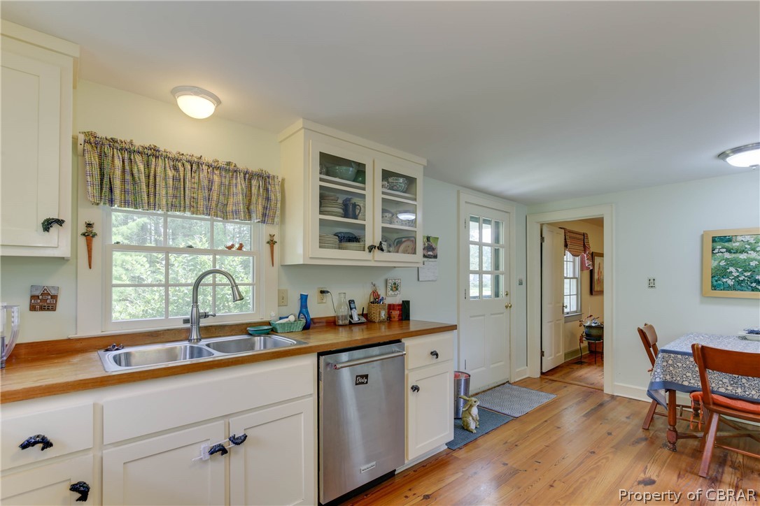 2208 Bethel Beach Road Onemo, VA 23130 - Photo 22 of 46 Direct access to side porch