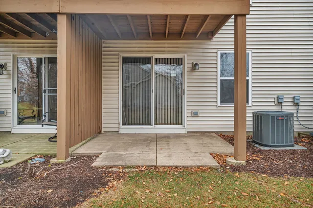 a view of a house with backyard