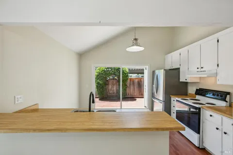 $425,000 | 734 Racquet Club Circle, Rohnert Park, CA 94928