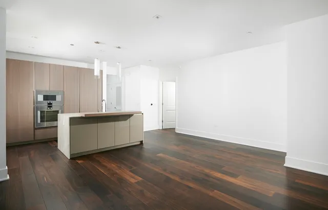 $5,800 | 363 East Wacker Drive, Unit 3205, Chicago, IL 60601