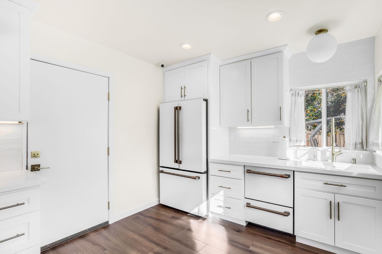 704 6th Street Davis, CA 95616 - Photo 4 of 22