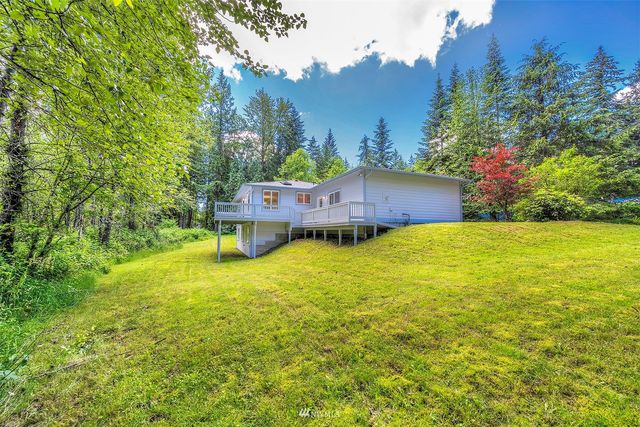 a view of a house with a big yard