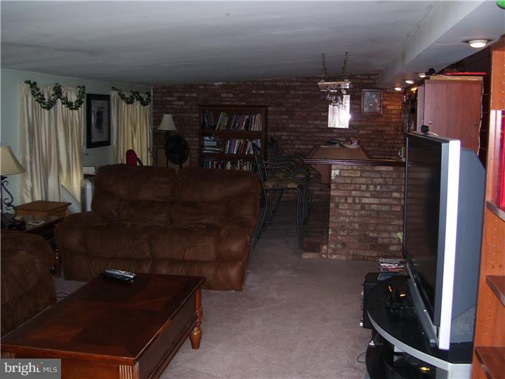 9222 Andover Road Philadelphia, PA 19114 - Photo 13 of 19 Family Room