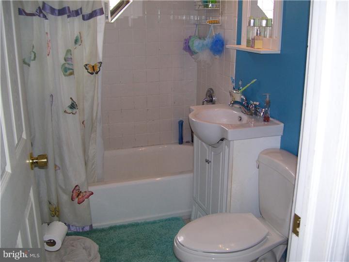 9222 Andover Road Philadelphia, PA 19114 - Photo 17 of 19 Bathroom