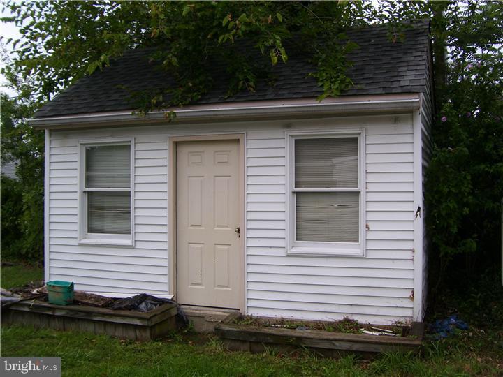 9222 Andover Road Philadelphia, PA 19114 - Photo 8 of 19 Storage Shed