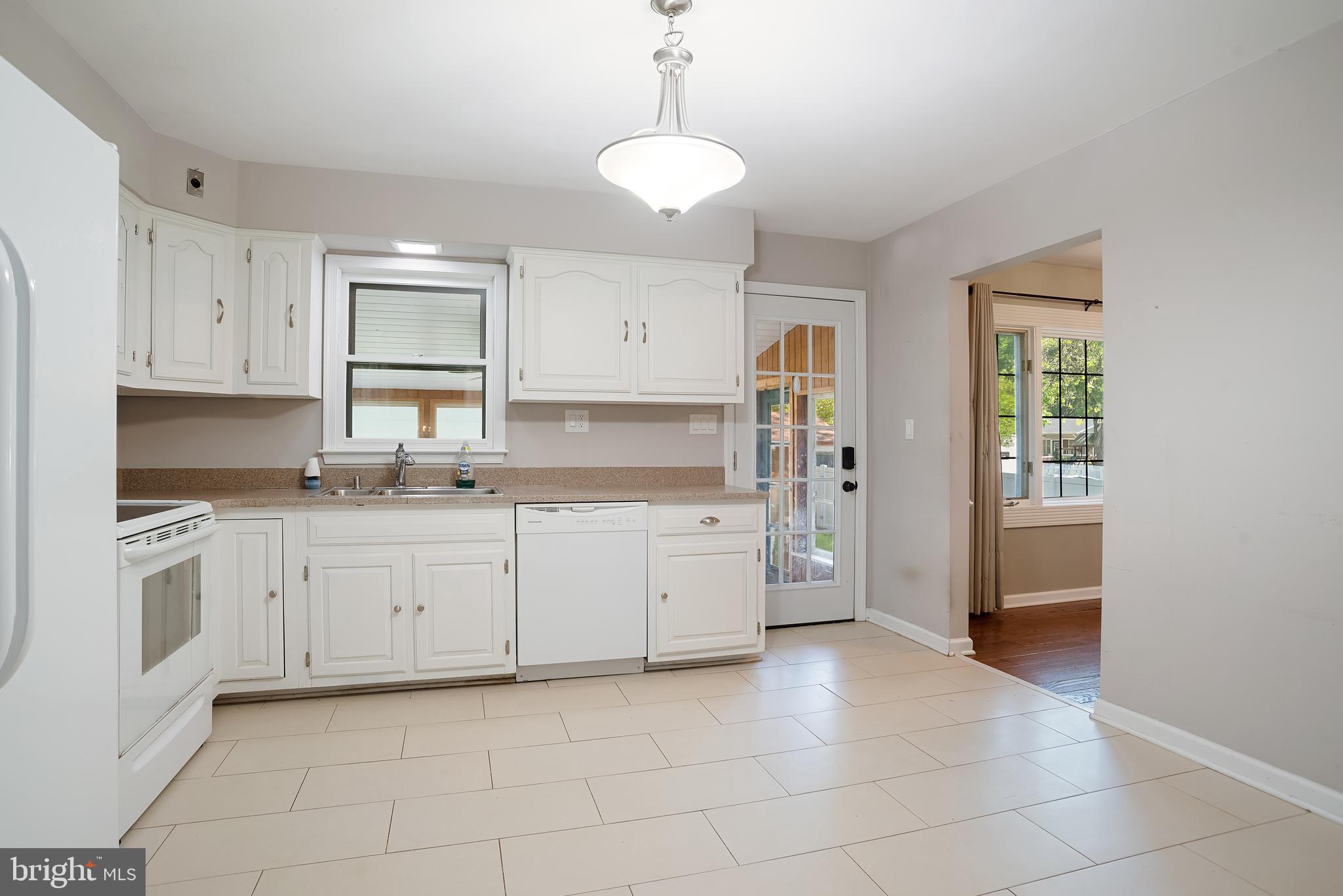 802 Elmhurst Road Severn, MD 21144 - Photo 3 of 33