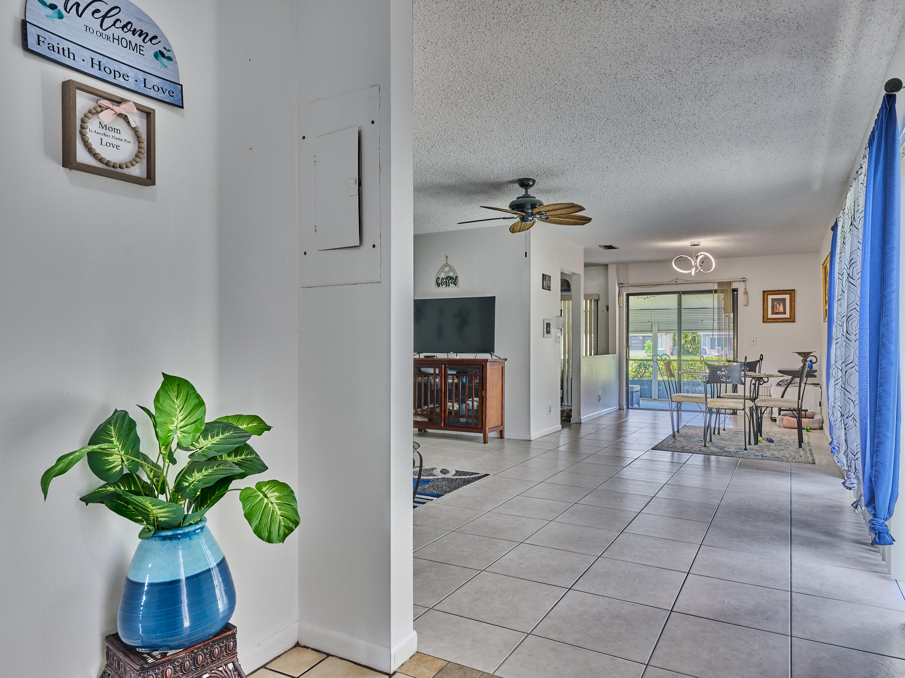 5197 Minto Road Boynton Beach, FL 33472 - Photo 5 of 32 a view of hall with furniture