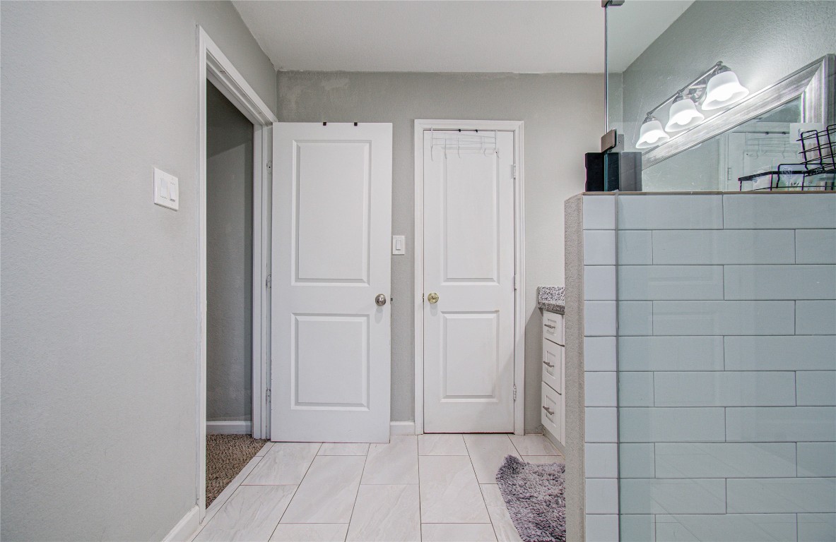 2507 Encreek Road Houston, TX 77068 - Photo 31 of 47 a view of bathroom with shower