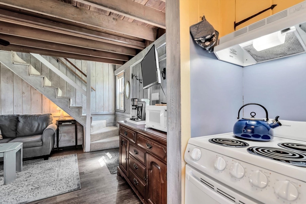 12 Van Duzer Road, Unit 8 Barnstable, MA 02675 - Photo 11 of 40