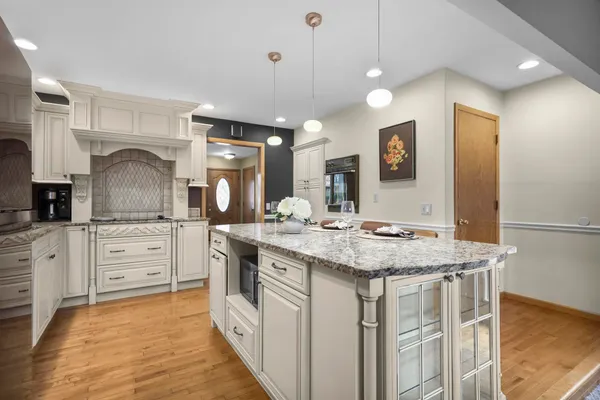 $479,900 | 5111 Arrowhead Drive, Monona, WI 53716