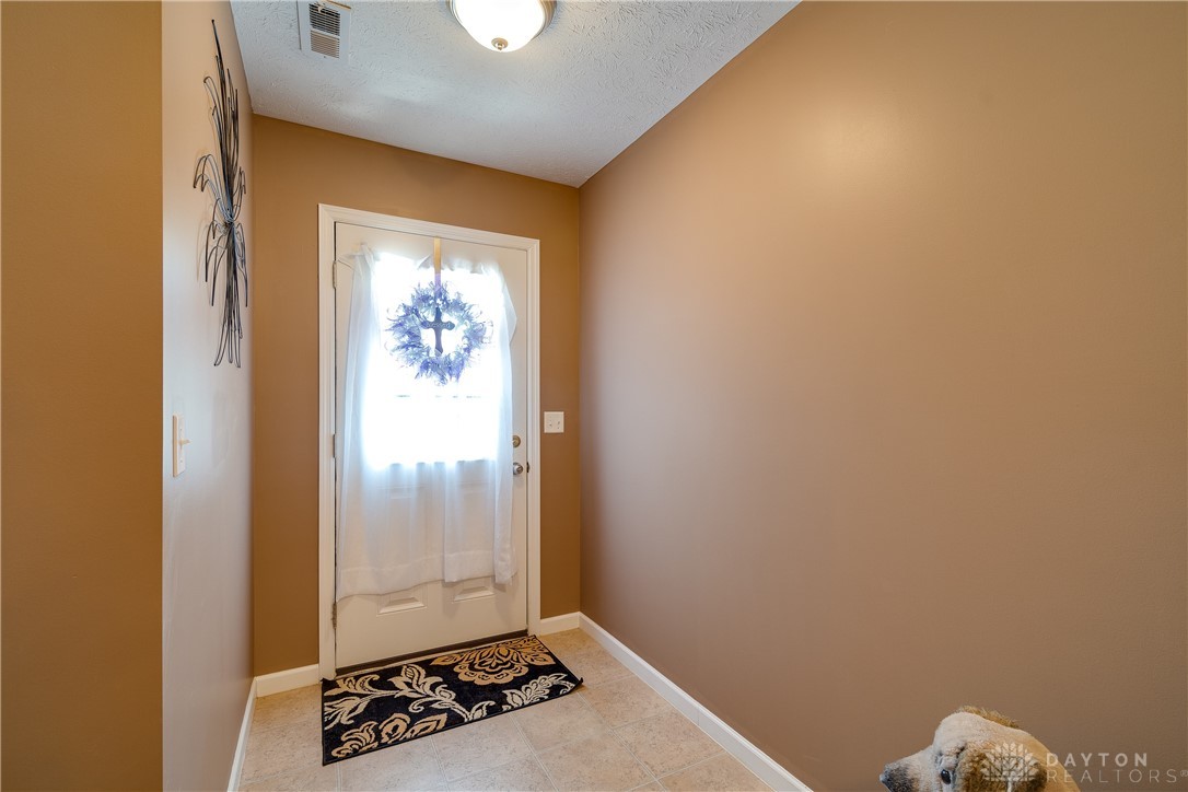 210 Scholl Road Franklin, OH 45005 - Photo 4 of 31 Gallery Image 4