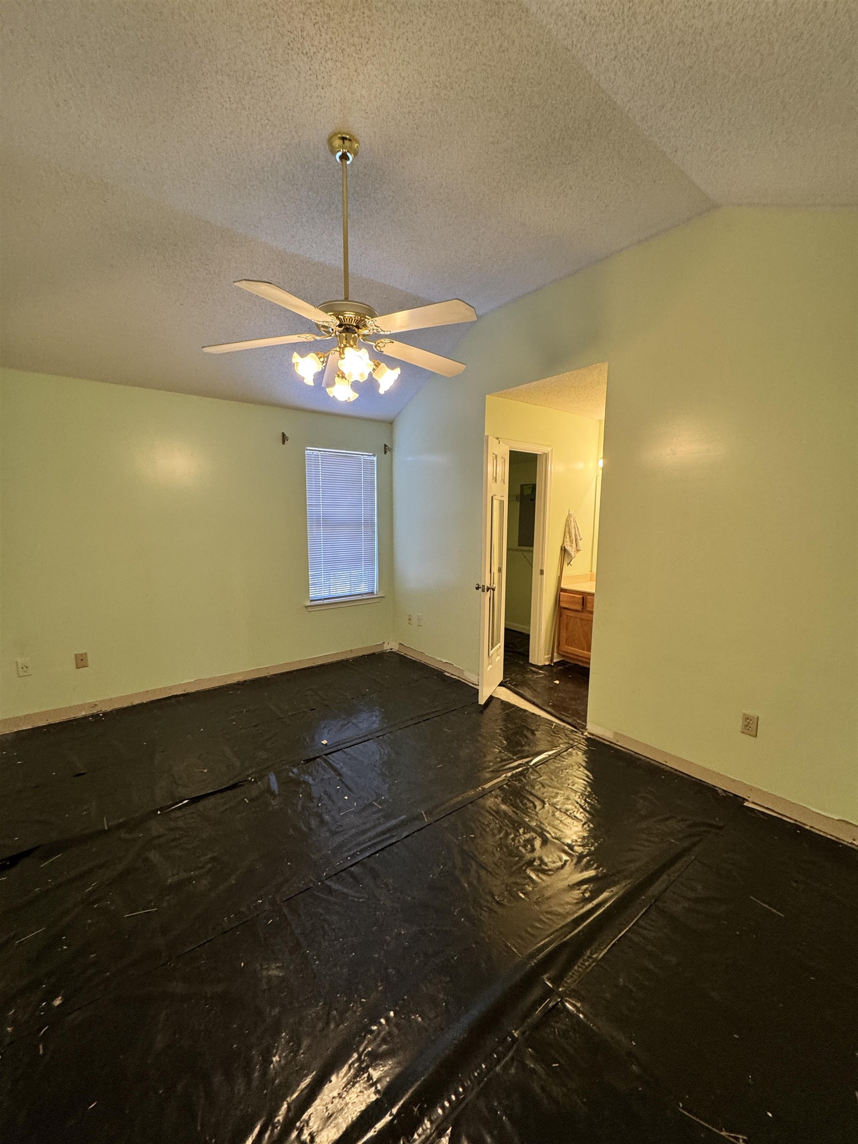 6912 Pleasantwood Road Memphis, TN 38141 - Photo 6 of 20 Empty room featuring baseboards and ceiling fan