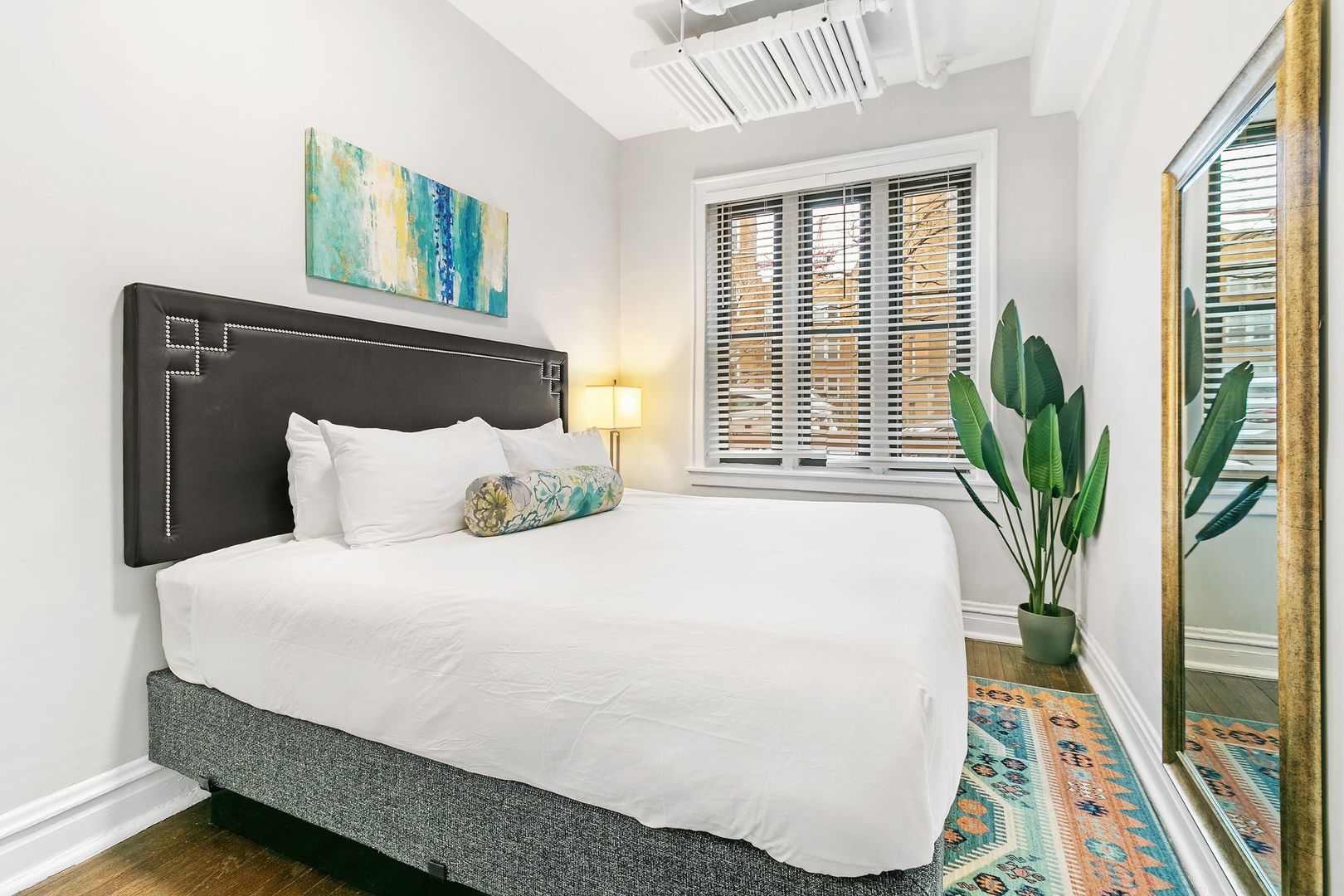 635 West Roscoe Street, Unit NG Chicago, IL 60657 - Photo 11 of 18