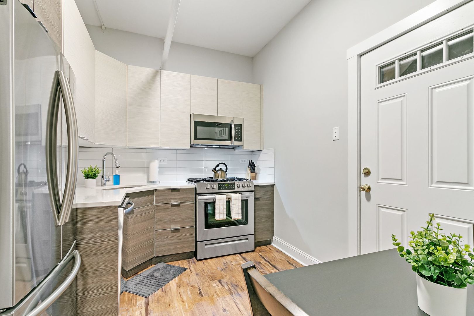 635 West Roscoe Street, Unit NG Chicago, IL 60657 - Photo 2 of 18