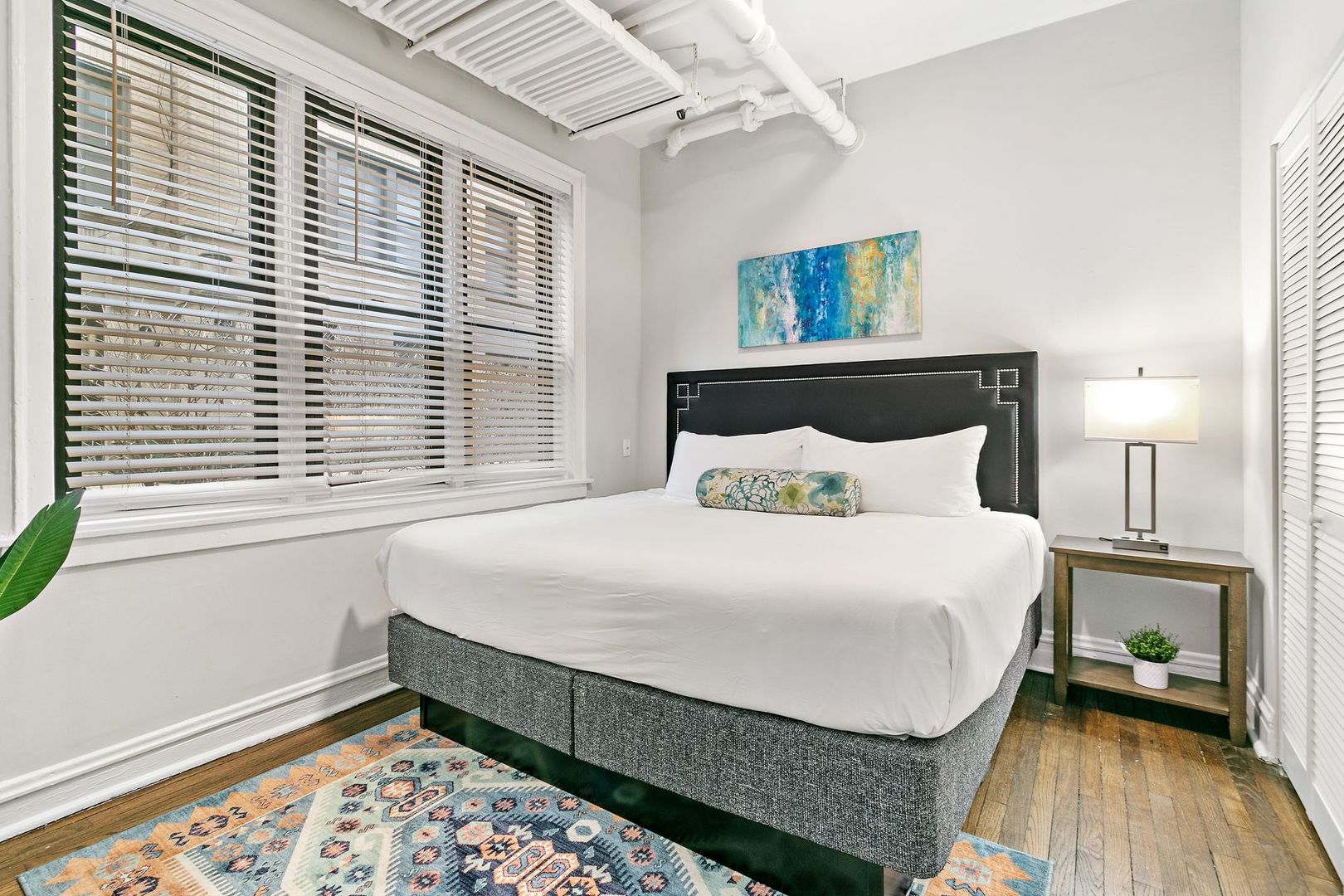 635 West Roscoe Street, Unit NG Chicago, IL 60657 - Photo 9 of 18