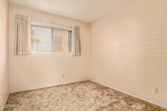 a view of empty room with window
