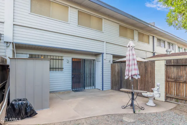 a view of a house with entryway