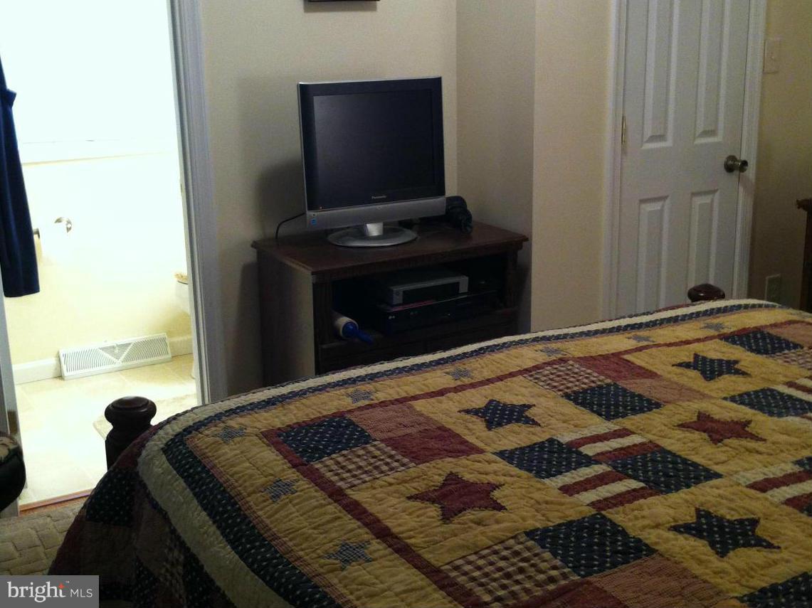 13804 Big Pool Road Clear Spring, MD 21722 - Photo 11 of 28 Bedroom (Master)