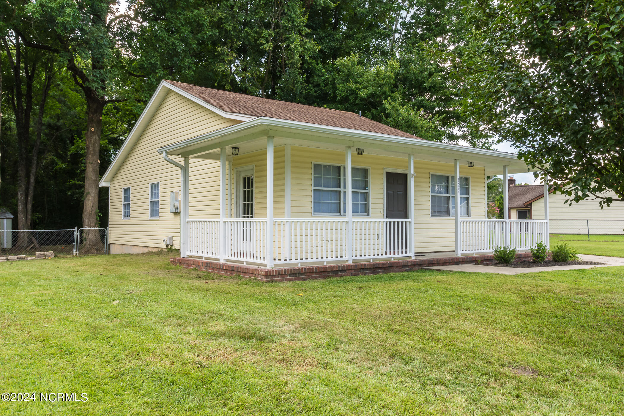 525 Raintree Circle Jacksonville, NC 28540 - Photo 6 of 47 525 Raintree Cir-11