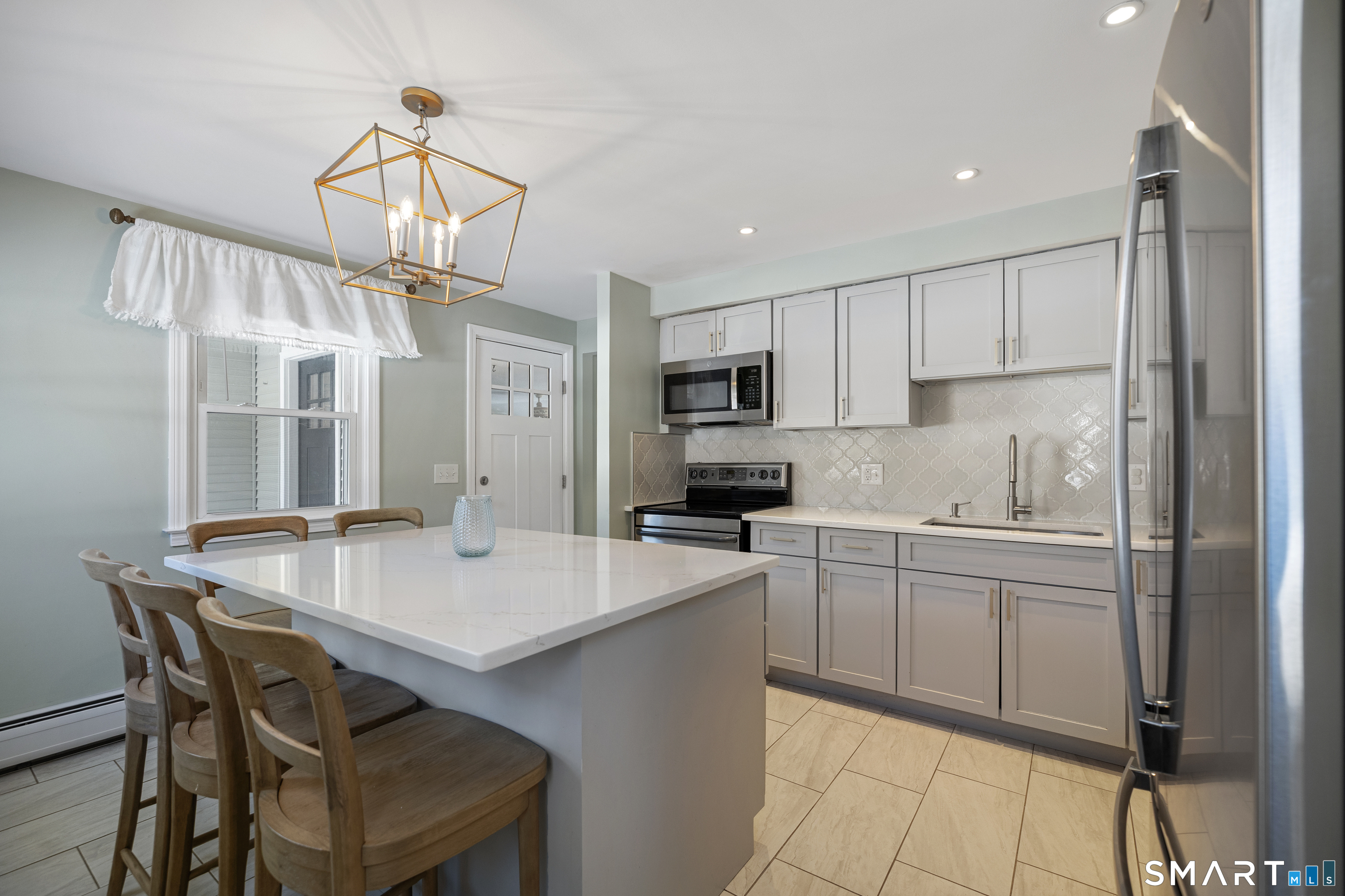 31 Edgewood Circle Southington, CT 06489 - Photo 4 of 26