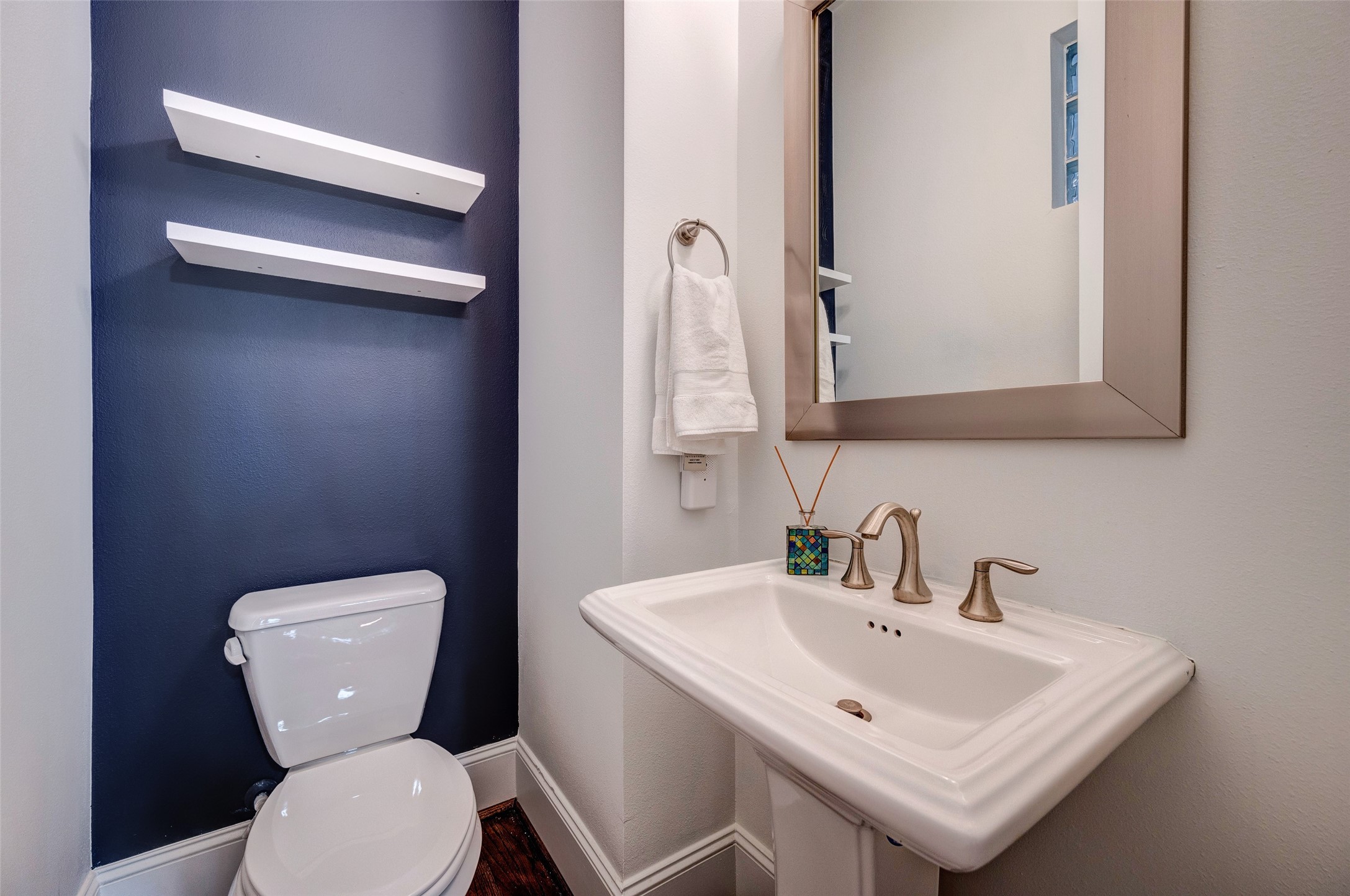 1413 Patterson Street Houston, TX 77007 - Photo 15 of 37 The Half Bath