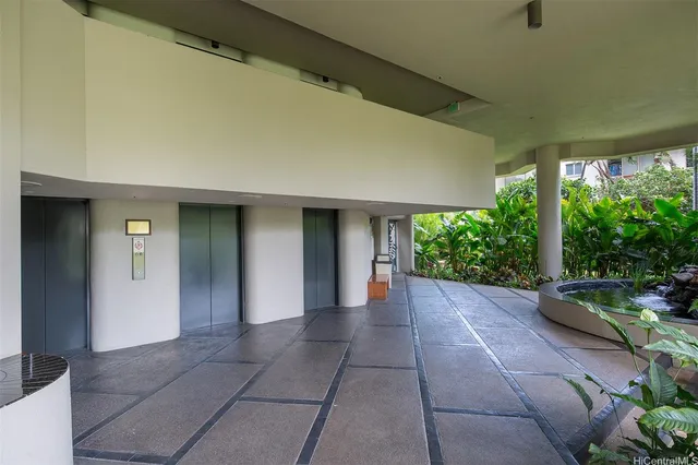 a view of a house with backyard and porch