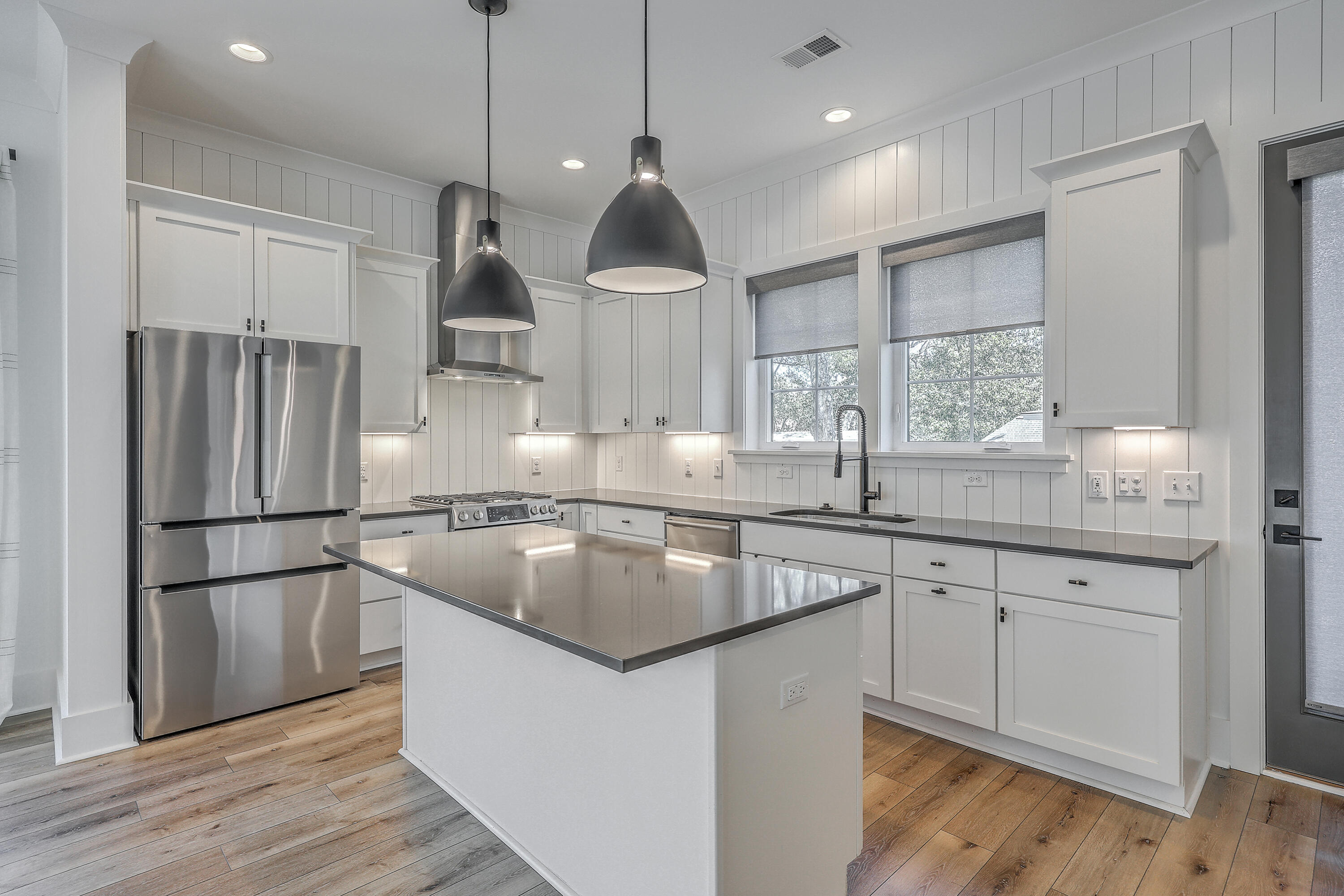 1216 Gatch Court Mount Pleasant, SC 29464 - Photo 9 of 37 ZYN_6750_1_2_3_4_5_6