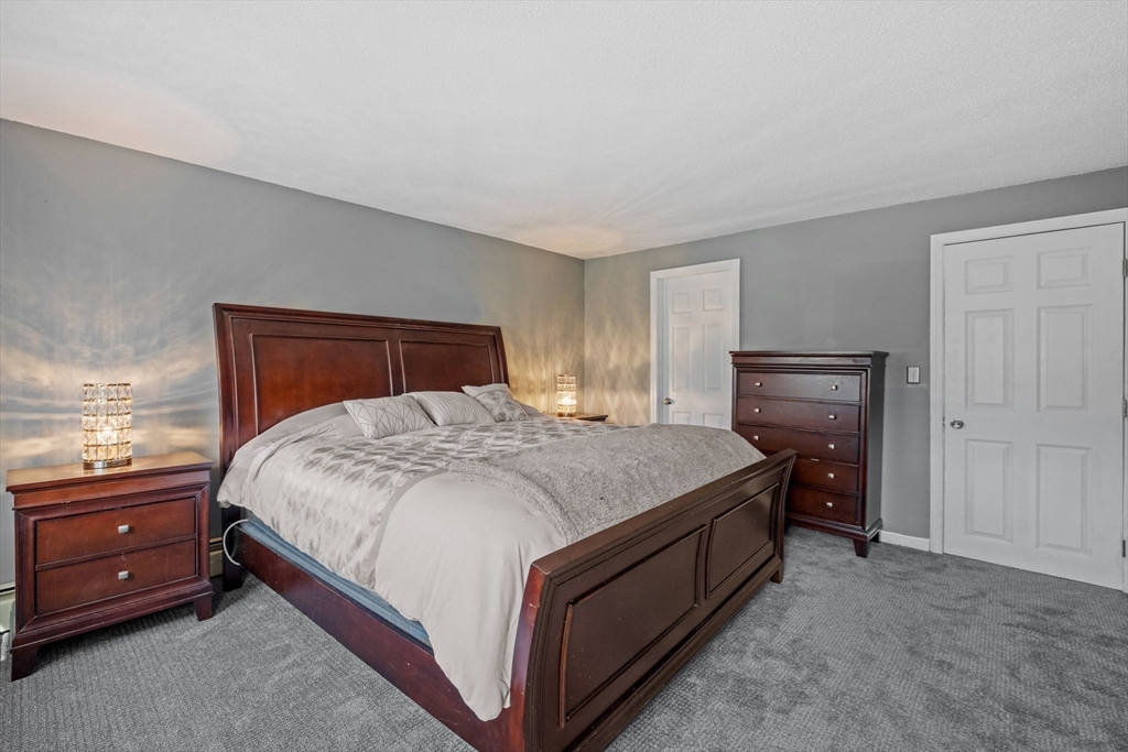 40 Gaita Drive Derry, NH 03038 - Photo 20 of 34 a bedroom with a bed and a dresser
