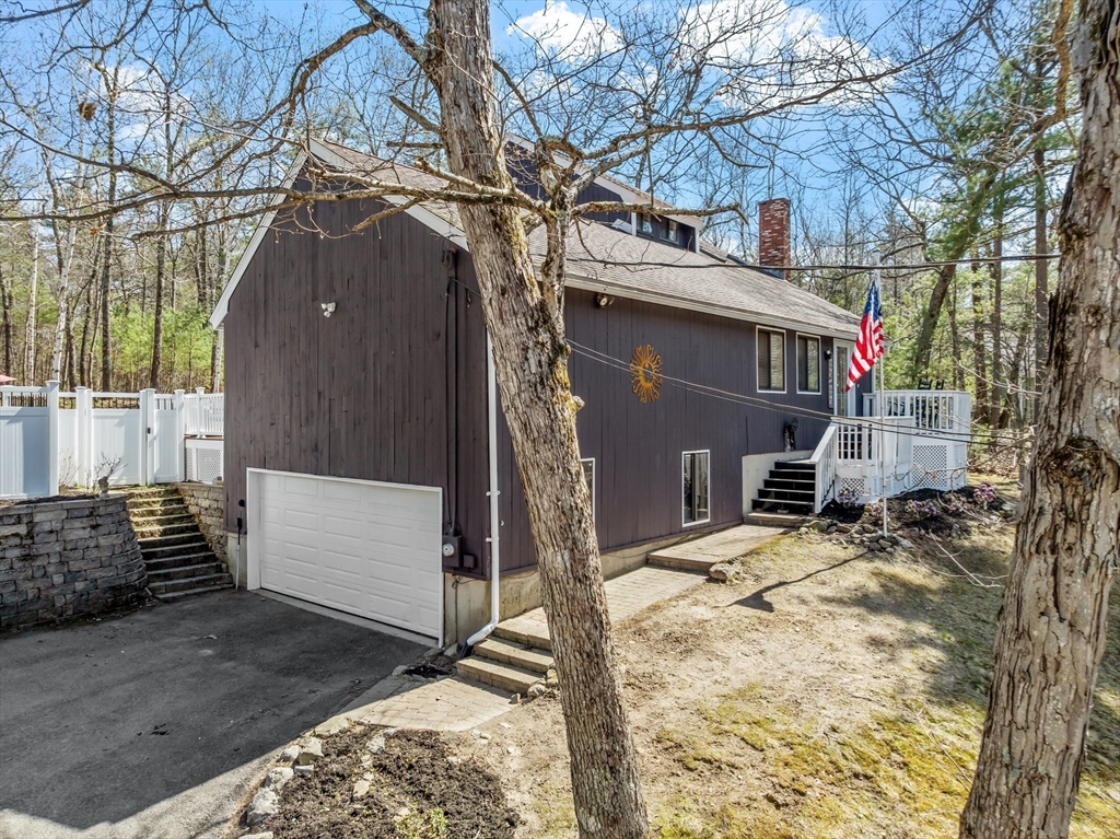 40 Gaita Drive Derry, NH 03038 - Photo 31 of 34 a view of a house with a yard covered in snow