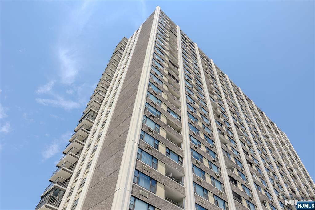 250 Gorge Road, Unit 21E Cliffside Park, NJ 07010 - Photo 26 of 50
