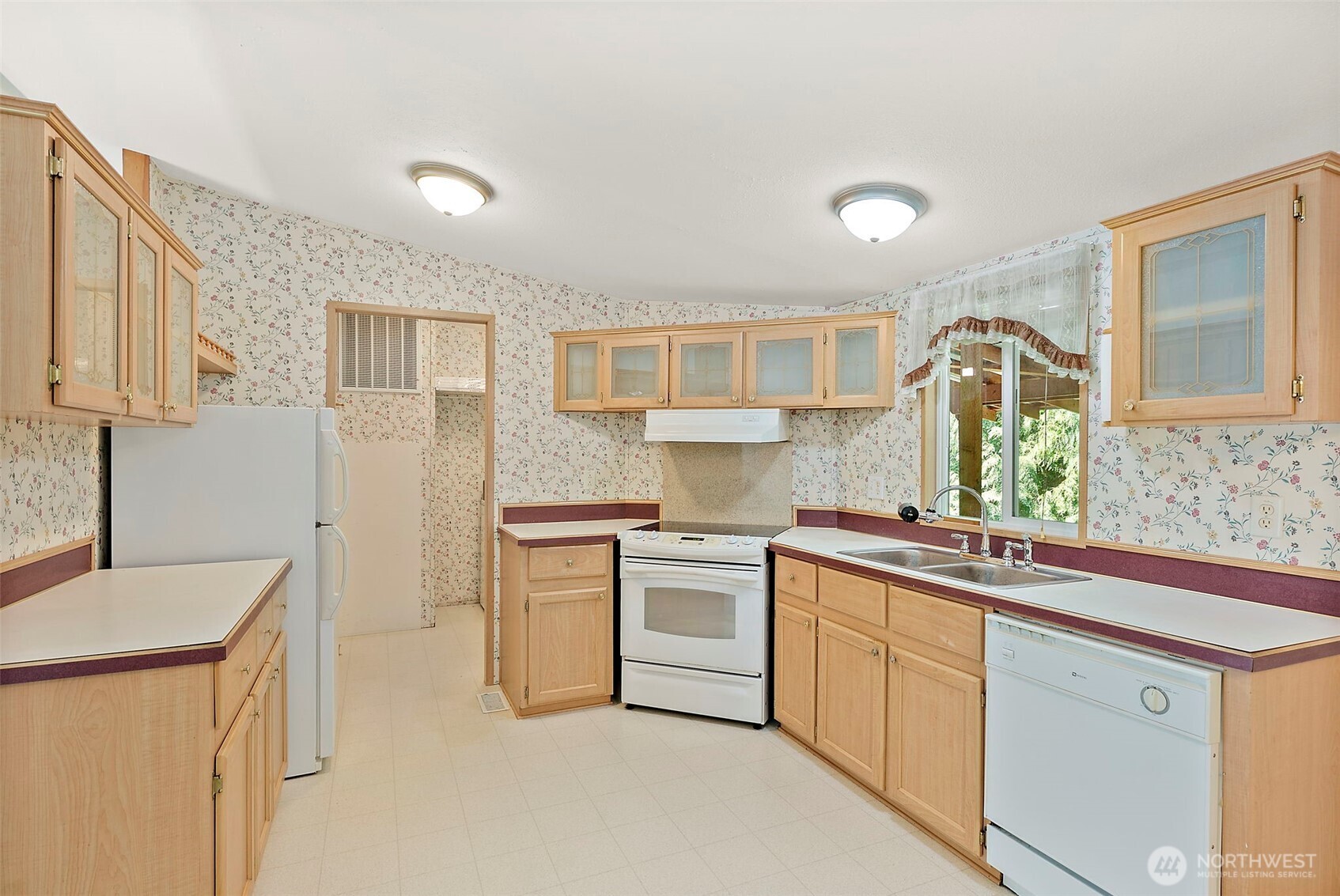 6677 Southeast Sedgwick Road Port Orchard, WA 98366 - Photo 9 of 38 Gallery Image 9