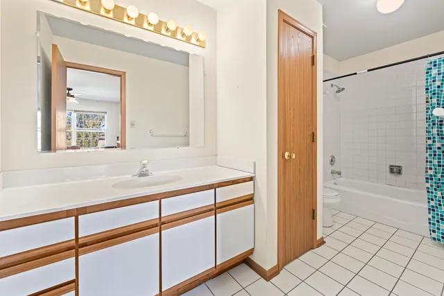 $250,000 | 9298 Meadowview Drive, Orland Hills, IL 60487