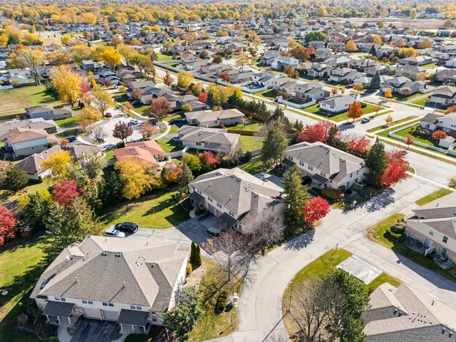 $250,000 | 9298 Meadowview Drive, Orland Hills, IL 60487