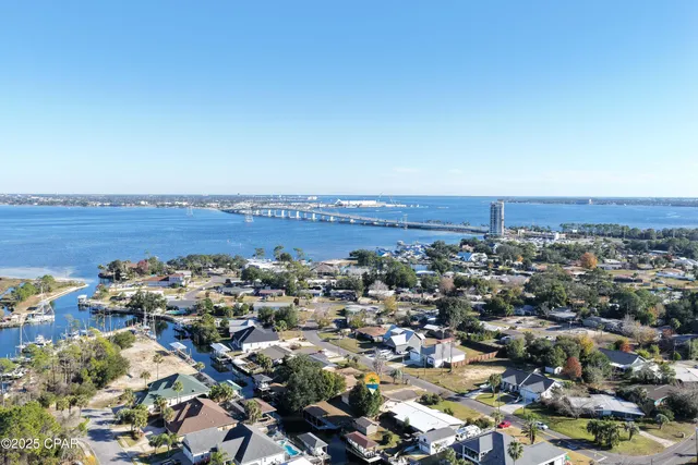 $2,750 | 205 Sunset Lane, Panama City Beach, FL 32407