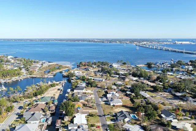 $2,750 | 205 Sunset Lane, Panama City Beach, FL 32407